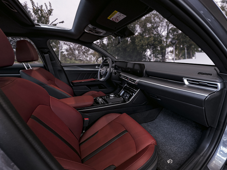 Представлен Kia K5 Tulpar: эксклюзивно для Казахстана